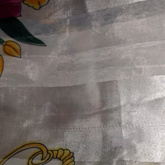 *Silky Sophisticated Floral Fashion Scarf, Square 38"x38" - Picture 5 of 11